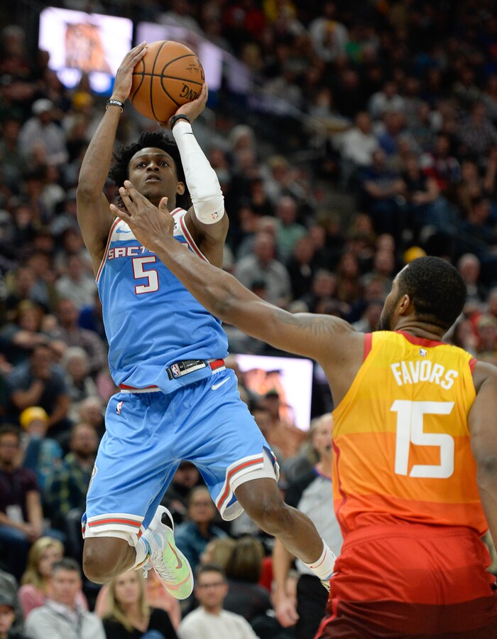 (Francisco Kjolseth  |  The Salt Lake Tribune)  Sacramento Kings guard De'Aaron Fox (5) sails one in agains the Jazz during the second half of the NBA game at Vivint Smart Home Arena Wed., Nov. 21, 2018, in Salt Lake City.