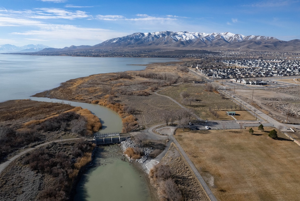 (Francisco Kjolseth | The Salt Lake Tribune) Utah Lake outlet gates in Saratoga Springs, used to divert water to the Jordan River, are pictured on Friday, March 18, 2022. A proposal to dredge the lake would violate the Utah Constitution, according to a new report to the Legislature.