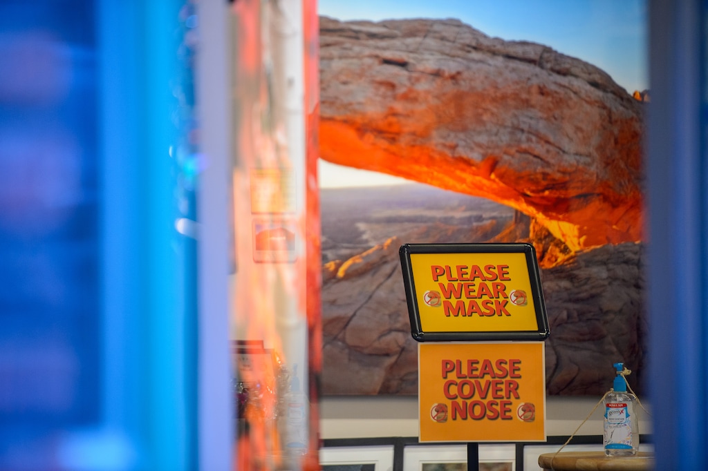 (Trent Nelson | The Salt Lake Tribune) A sign requesting the wearing of masks at Bret Webster Images Gallery on Main Street in Park City on Tuesday, Jan. 12, 2021.
