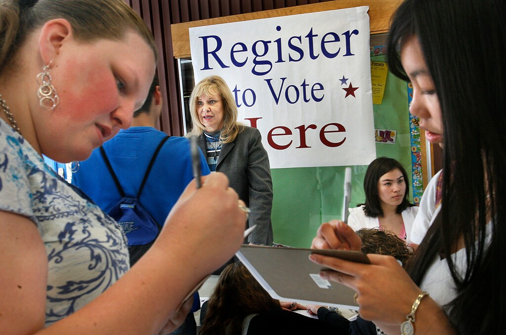 (Scott Sommerdorf | Salt Lake Tribune) Sherrie Swensen speaks to high school students as they fill out voter registration forms in 2010.