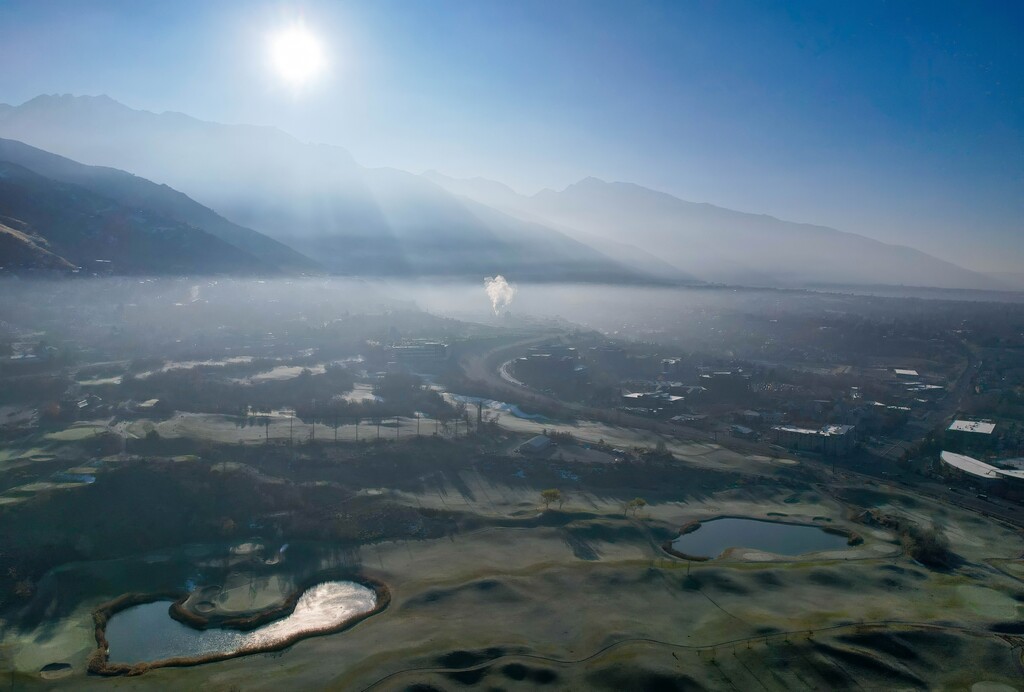 (Francisco Kjolseth  | The Salt Lake Tribune) Inversion conditions in the Salt Lake valley trap small particulate pollutants on Friday, Dec. 6, 2024.