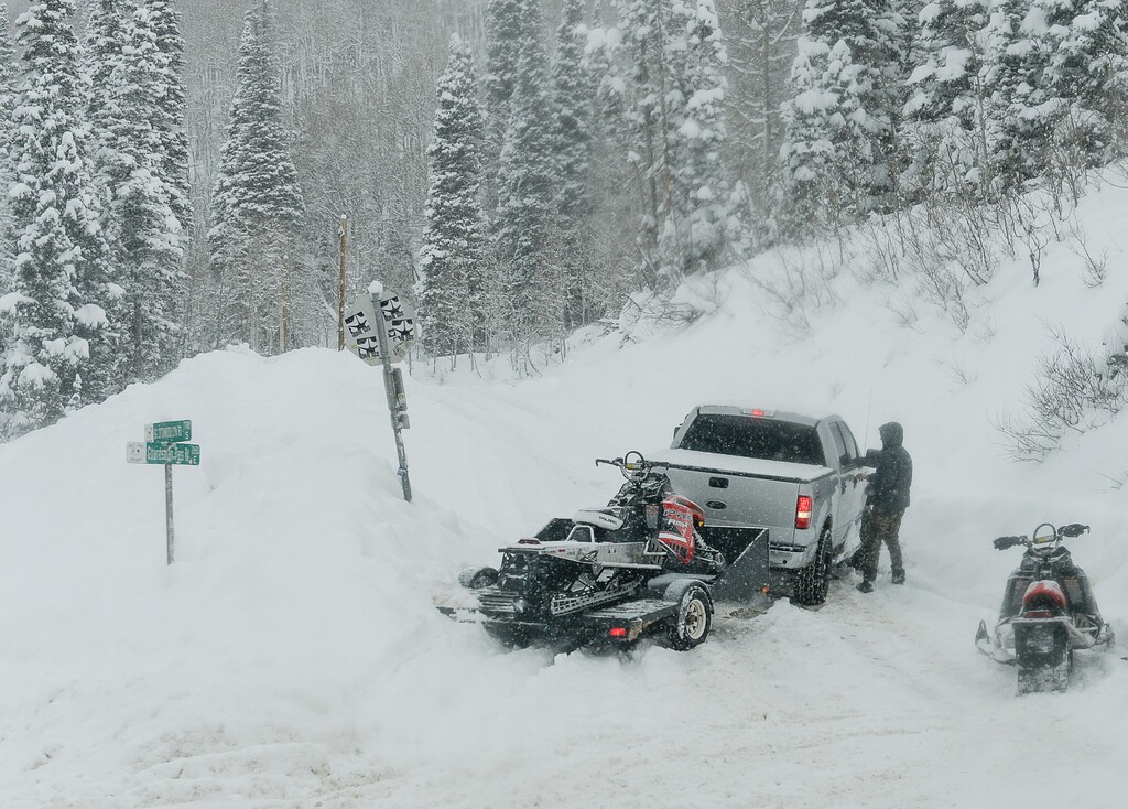 Francisco Kjolseth | The Salt Lake Tribune
Guardsman Pass road is temporarily blocked by a truck pulling snowmobiles at the top of Big Cottonwood Canyon as snow continues to fall on Tuesday, Dec, 22, 2015.
