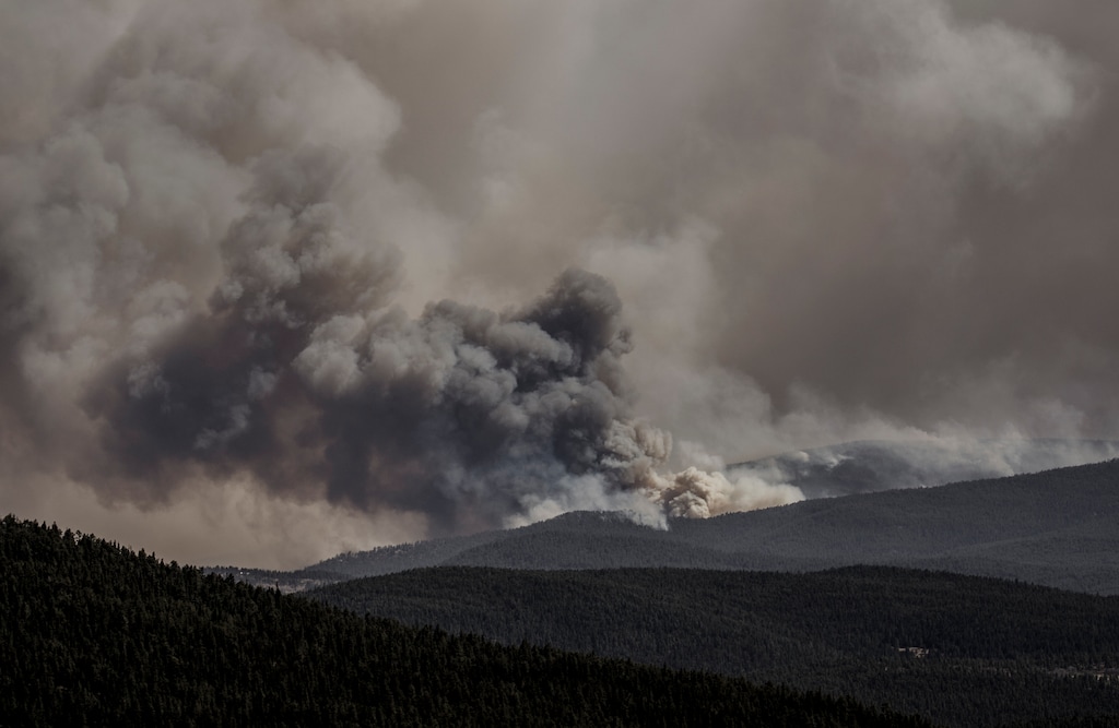 (Jim O'Donnell | Writers on the Range)


Hermit's Peak Fire viewed from Holman Hill in Mora County, New Mexico, April 30, 2022.