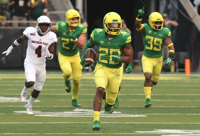 Oregon running back Tony Brooks-James, center, breaks into the open on his way to a touchdown on a kickoff return to start the game against Southern Utah plays in an NCAA college football game Saturday, Sept. 2, 2017, in Eugene, Ore. (AP Photo/Chris Pietsch)