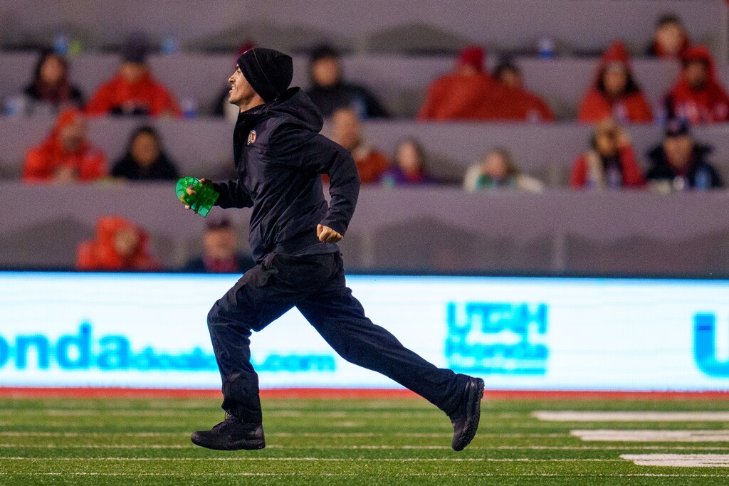 (Trent Nelson  |  The Salt Lake Tribune) Austin Lewis runs the kicking tee back to the sideline as the University of Utah hosts Arizona, NCAA football in Salt Lake City on Saturday, Nov. 5, 2022.