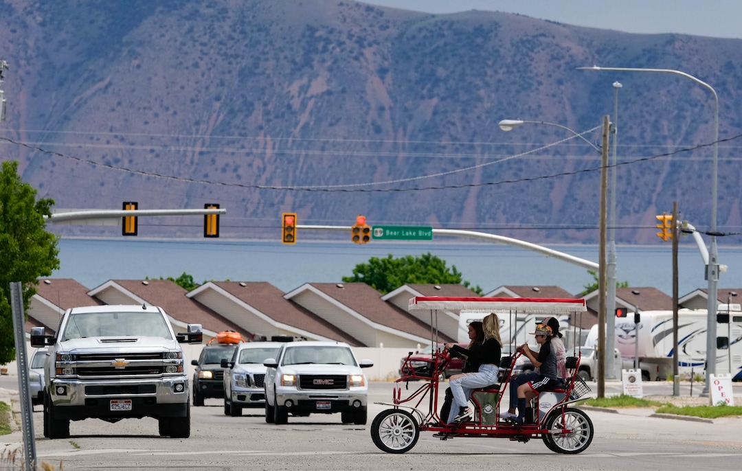 (Francisco Kjolseth | The Salt Lake Tribune) eople recreate in Garden City near Bear Lake on Thursday, June 30, 2022. A new study is out showing the economic contributions of Bear Lake, underscoring the need to keep the lake healthy.