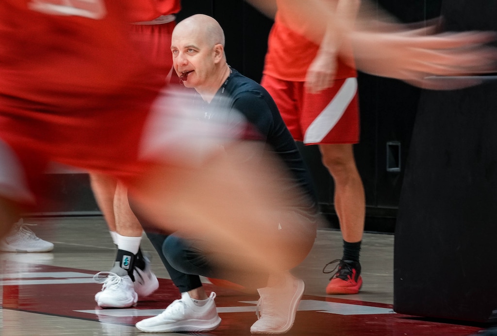 (Francisco Kjolseth | The Salt Lake Tribune) University of Utah men’s basketball head coach Craig Smith runs his team through drills at the Jon M. and Karen Huntsman Basketball Facility on Thursday, July 14, 2022.