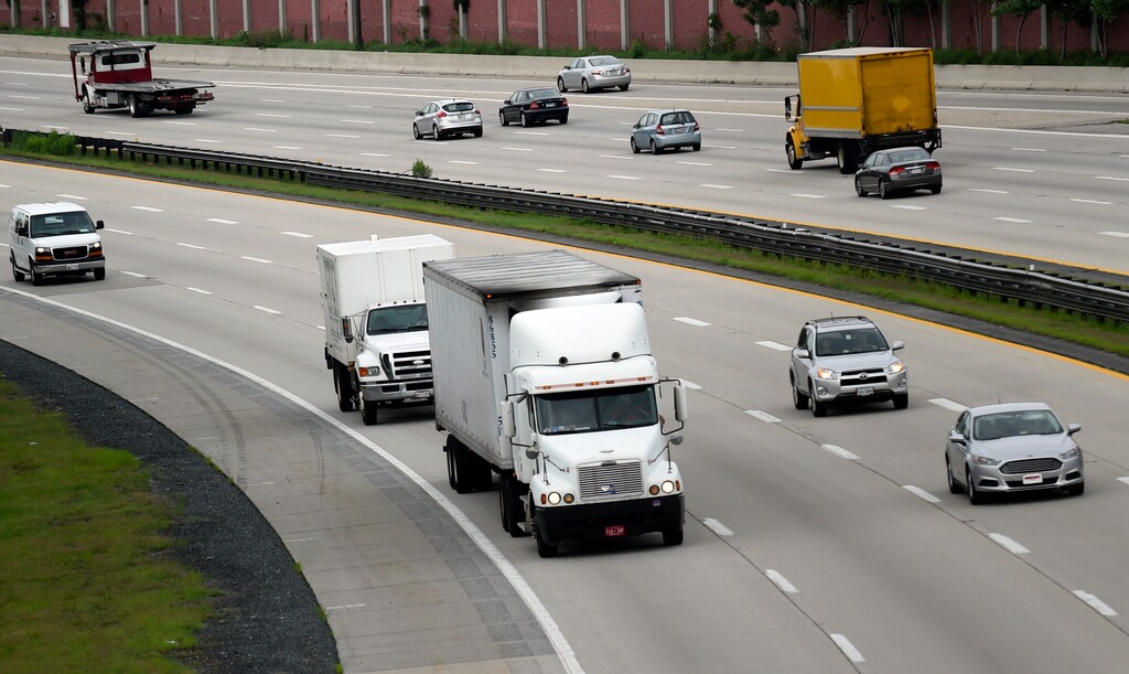 (AP Photo/Susan Walsh, File) In this June 19, 2015, file photo, traffic heads eastbound on Rt 50 in Bowie, Md. Internal documents show the Environmental Protection Agency privately questioned the Trump administration’s finding that freezing Obama-era mileage standards would make drivers safer. In announcing the mileage proposal, the administration said the freeze would save 1,000 lives a year.