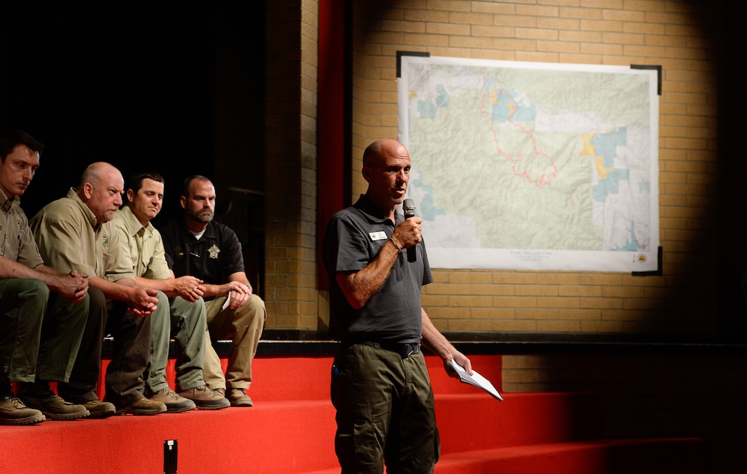 (Francisco Kjolseth  |  The Salt Lake Tribune)  Incident Commander Tim Roide gives an update on the Call Hollow and Hill Top fires as community members gather at North Sanpete High School in Mt Pleasant on Thursday, Aug. 9, 2018, to get an update.