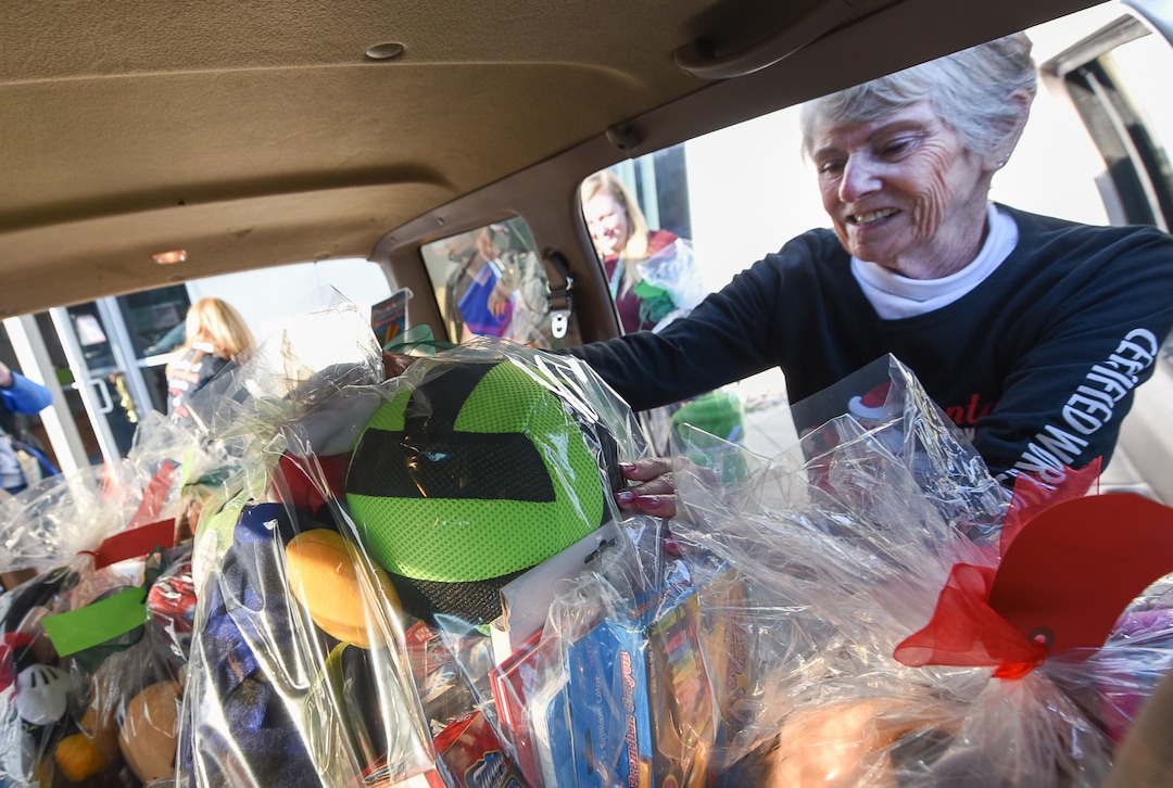 (Francisco Kjolseth  |  The Salt Lake Tribune)  Candy Michaels helps fill the car of Granite school district Social worker Victoria Olson with orders bound for low income children as part of the Granite Education Foundation's Santa Sacks program. A team of volunteers has been busy filling orders, helping bring some magic of the holidays to children across 60 schools in the district.
