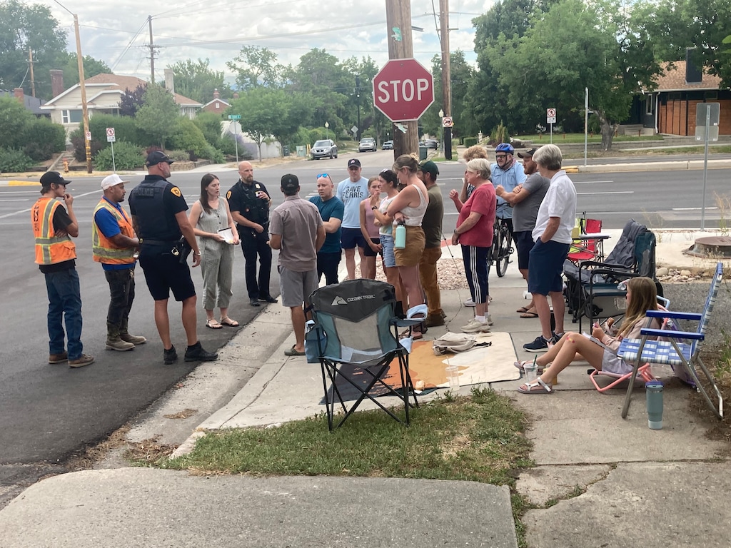 (Tony Semerad | Salt Lake Tribune) Salt Lake City police officers work to diffuse a standoff between public works crews from South Salt Lake and residents of Parkway Avenue over the suburb's plans to cut down trees and build a fence behind their homes.