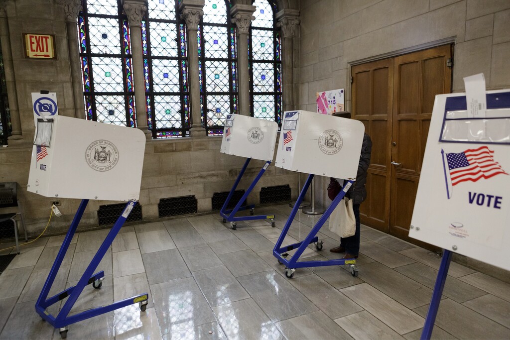 (Anna Watts | The New York Times)
A voter on Election Day in New York, Nov. 2, 2021. A Republican judge declared all of New York's new legislative maps, redrawn by state Democrats, unconstitutional on Thursday, March 31, 2022, potentially throwing the midterm contests into turmoil.