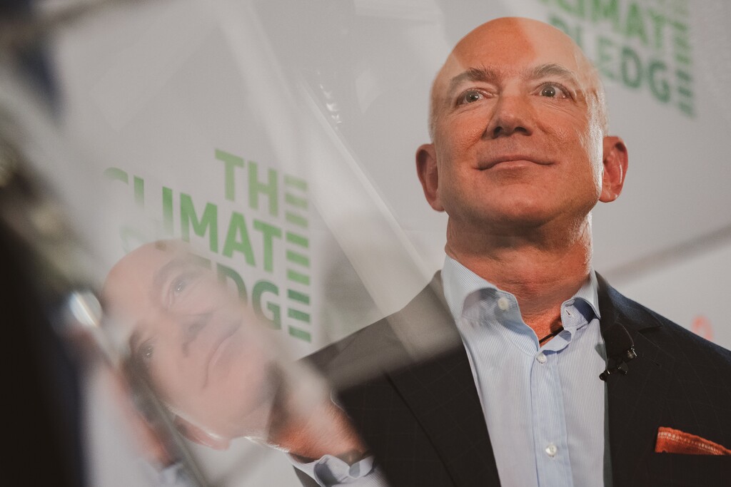 (Jeenah Moon | The New York Times)
Jeff Bezos, the founder of Amazon whose net worth is now close to $200 billion, at an event in New York, Sept. 20, 2021. There are now 745 billionaires in the U.S., according to Americans for Tax Fairness and the Institute for Policy Studies, compared with 614 in March 2020 when the pandemic tightened its grip on the country (and just 66 in 1990).