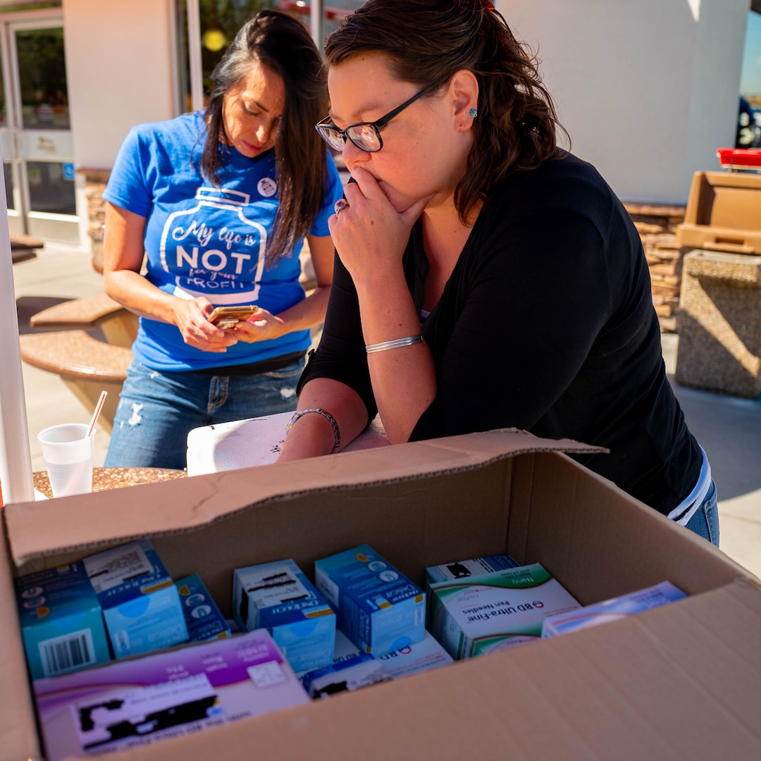 (Trent Nelson  |  The Salt Lake Tribune)  Jennifer Draney makes a delivery of donated insulin to Stephanie Arceneaux in Centerville on Friday Sept. 13, 2019.