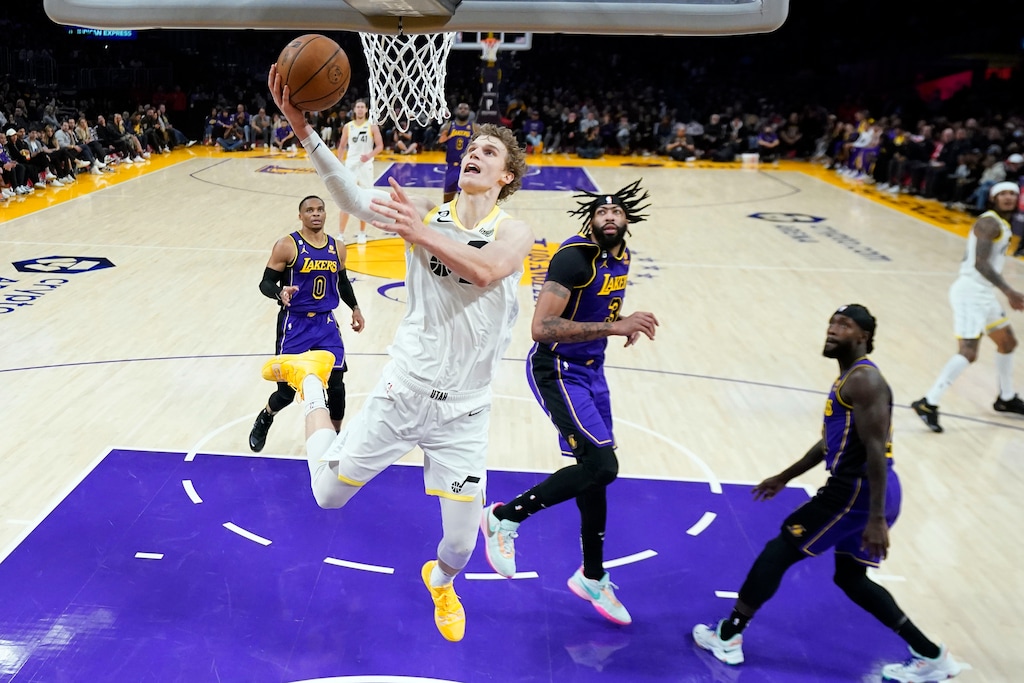 Utah Jazz forward Lauri Markkanen scores against the Los Angeles Lakers during the second half of an NBA basketball game Friday, Nov. 4, 2022, in Los Angeles. (AP Photo/Marcio Jose Sanchez)