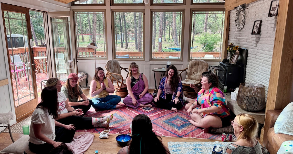 ‘Deconstruction Doulas’ — Helping tradwives and other women escape ...