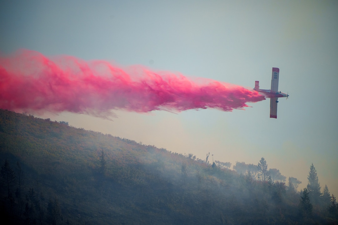 (Trent Nelson  |  The Salt Lake Tribune) Pilots make drops as the Parleys Canyon Fire burns on Saturday, Aug. 14, 2021.