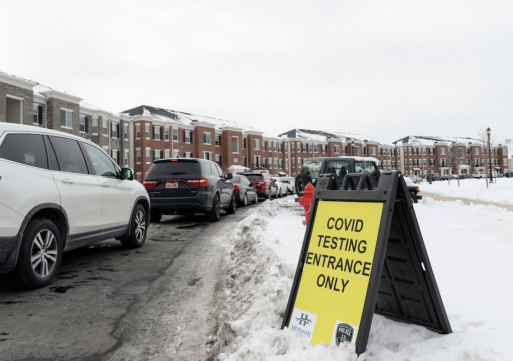 (Chris Samuels | The Salt Lake Tribune) Cars wait in line for COVID-19 testing in Herriman, Monday, Jan. 03, 2022.