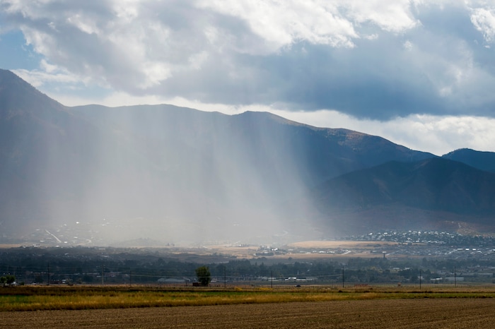 (Rick Egan  |  The Salt Lake Tribune)     Rain falls in Woodland Hills, Monday morning.  Residents have been warned of possible flash floods, due to the recent fires in the area. Monday, Oct. 1, 2018.


