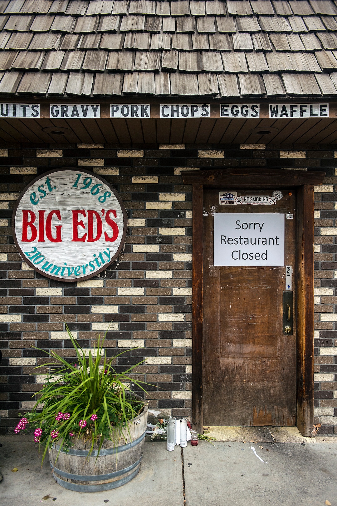 (Chris Detrick  |  The Salt Lake Tribune)   Flowers, cards and candles are left outside of Big Ed's, 210 University Street, in Salt Lake City Tuesday, September 19, 2017. 