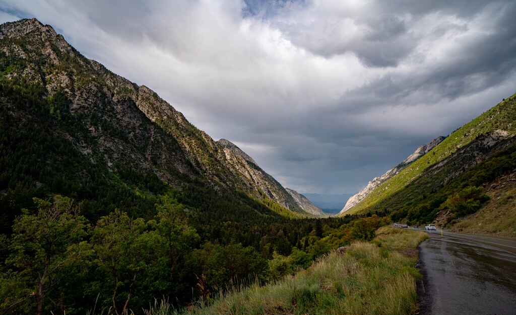 (Francisco Kjolseth | The Salt Lake Tribune) Traffic moves up Little Cottonwood Canyon on Saturday, August 21, 2021.