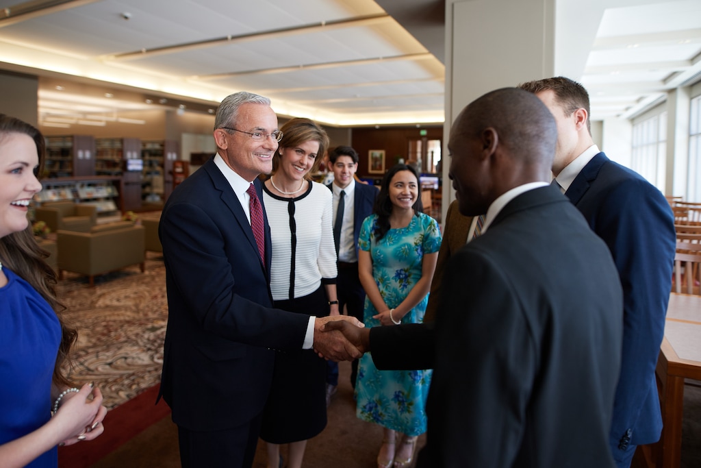 (The Church of Jesus Christ of Latter-day Saints) Patrick Kearon and his wife, Jennifer, chat with a group of young adults before a worldwide devotional for young adults in Salt Lake City on May 6, 2018.