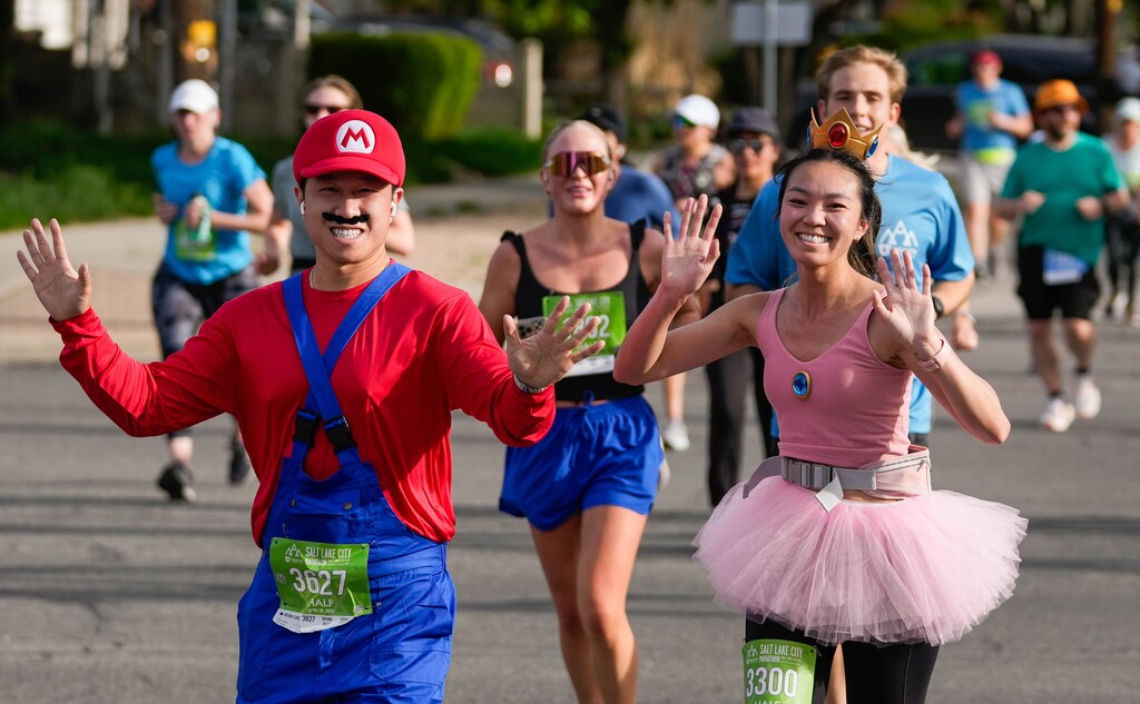 (Francisco Kjolseth  | The Salt Lake Tribune) Johnny and Cynthia Le as Mario and Princess Peach run in the Salt Lake City marathon on Saturday, April 26, 2025.