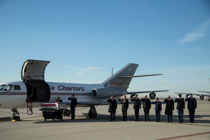 (Matt Herp | The Ogden Standrad Examiner/Pool) Utah National Guard Honor Guard Detail members carry a casket containing the remains of Maj. Brent R. Taylor at Roland R. Wright Air National Guard Base in Salt Lake City, Utah, on Wednesday, Nov. 14, 2018. Taylor, 39, of North Ogden, died Nov. 3, 2018, in Afghanistan of wounds sustained from small arms fire. His funeral is scheduled for Saturday, Nov. 17, in Ogden.