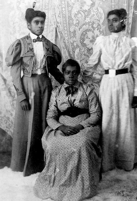 Descendants of Green Flake. Martha J. Perkins Howell, granddaughter; Lucinda Flake Stevens, daughter; Belle Oglesby, granddaughter. Green Flake entered the Salt Lake valley with Brigham Young and the first pioneers. His name is among those inscribed on the statue of Brigham Young in downtown Salt Lake City.