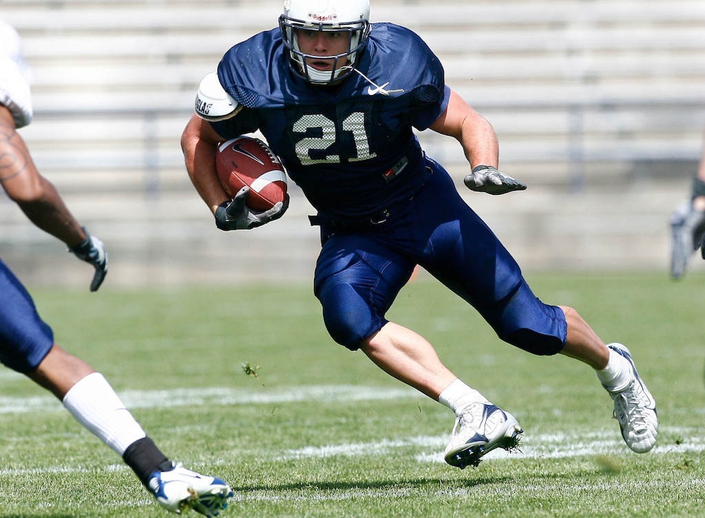 (Chris Detrick  |  The Salt Lake Tribune)  BYU running back Ryan Folsom runs the ball during the BYU spring football game in April 2007.