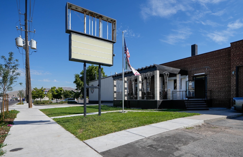 (Francisco Kjolseth | The Salt Lake Tribune) Salt Lake City will soon get its first permanent food truck park called Block Party 300 at 1391 S. 300 West through a partnership between Granato’s Gourmet Market and ComCom Kitchen. The location awaits new signage on Tuesday, Sept. 12, 2023. The year-round food truck park, anchored by a commissary kitchen, will also have indoor seating and restrooms, with food trucks parked outside.