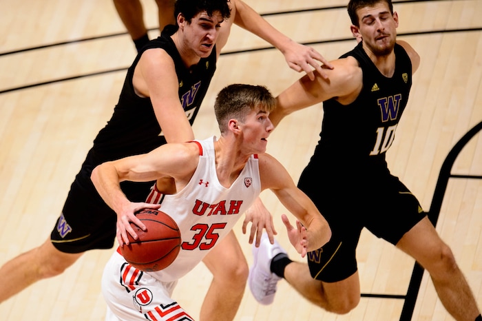 (Trent Nelson | The Salt Lake Tribune) Utah's Branden Carlson drives to the basket as Utah hosts Washington, NCAA basketball in Salt Lake City on Thursday, Dec. 3, 2020.