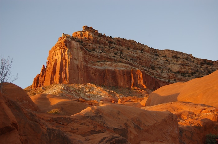(photo courtesy Manny Mellor) Cave Point near Hole in the Rock.