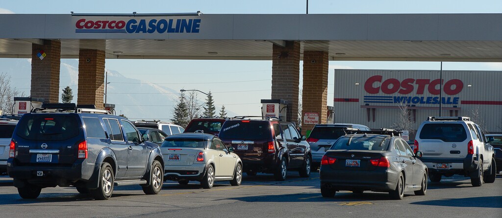(Francisco Kjolseth  |  Tribune file photo) In this Jan. 23, 2015, file photo, drivers line up at Costco in Murray to fill up their tanks.