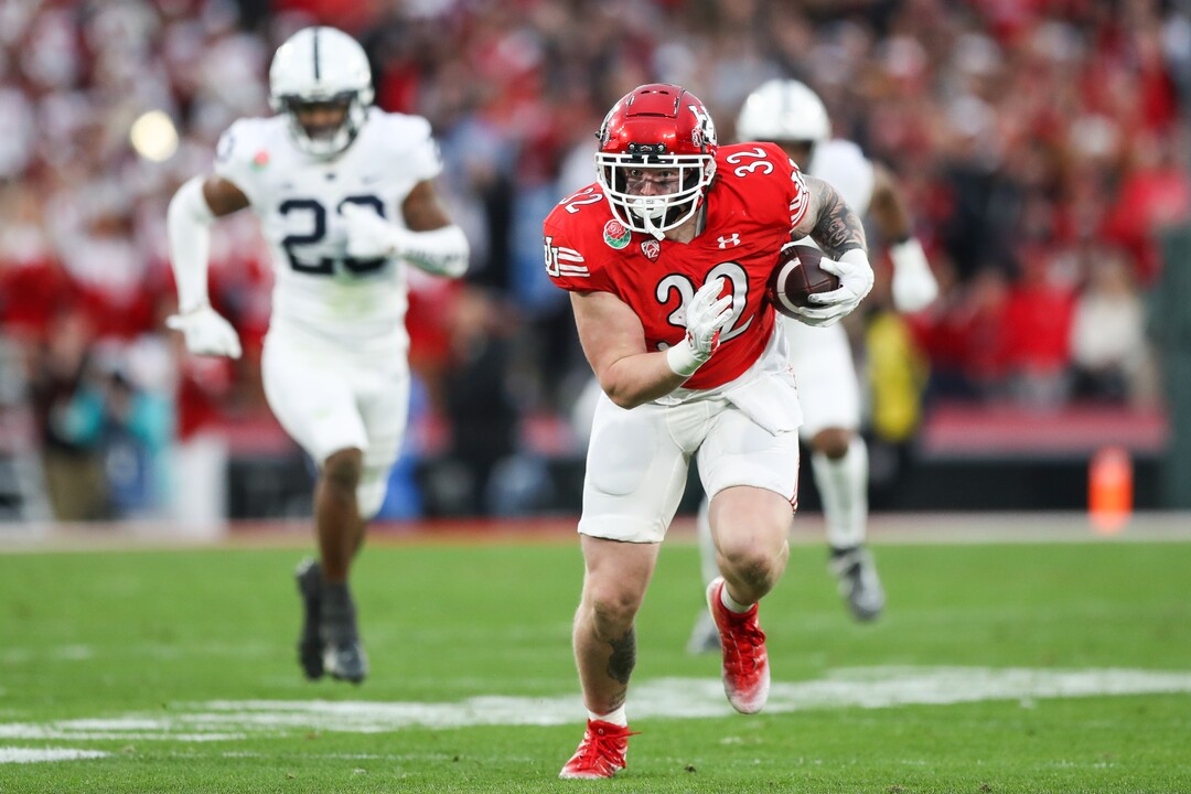 (Meg Oliphant | Special to The Tribune) Utah fullback Logan Kendall (32) runs the ball in the third quarter against the Penn State Nittany Lions at Rose Bowl Stadium on Jan. 2, 2023 in Pasadena, Calif.