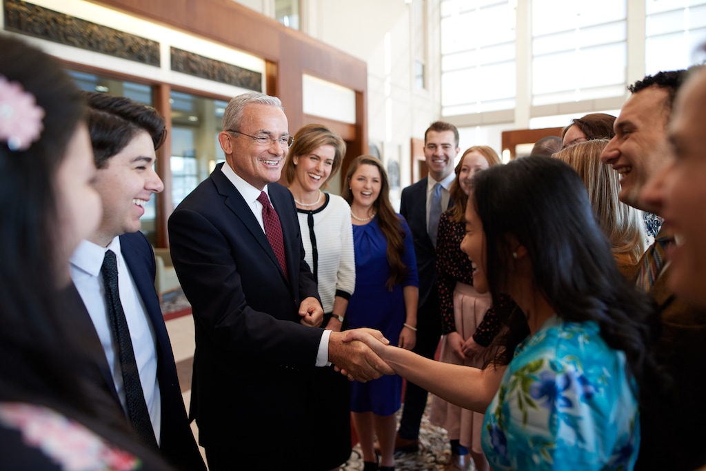 (The Church of Jesus Christ of Latter-day Saints) Patrick Kearon and his wife, Jennifer, chat with a group of young adults before a worldwide devotional for young adults in Salt Lake City on May 6, 2018.