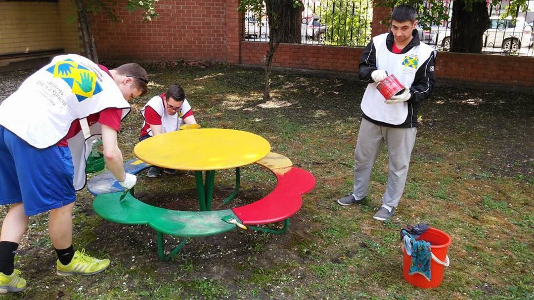 photo courtesy LDS ChurchChurch members fix up a playground at an orphanage in Tiumen, Siberia.