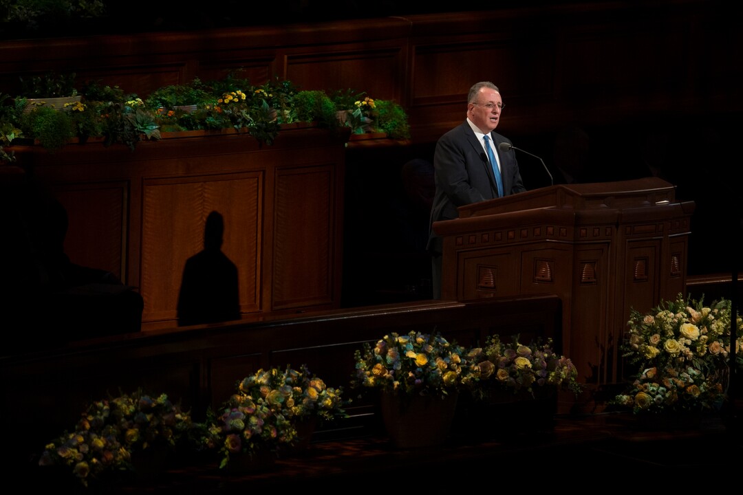 (Jeremy Harmon  |  The Salt Lake Tribune)  Elder Ulisses Soares speaks during the Sunday afternoon session of General Conference on April 1, 2018.
