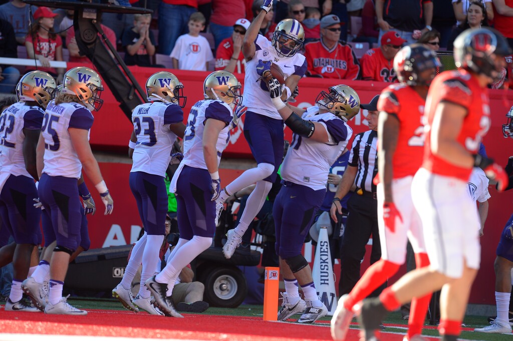 Leah Hogsten  |  The Salt Lake TribuneWashington Huskies wide receiver Dante Pettis (8)  runs the punt back for a 58-yard touchdown. University of Washington Huskies defeated University of Utah Utes 31-24 at Rice-Eccles Stadium, Saturday, October 29, 2016.