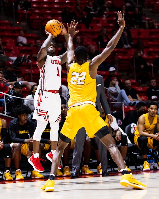 November 15, 2021, Salt Lake City, UT:
The University of Utah Utes Men’s Basketball team takes on the Bethune-Cookman Wildcats at the Jon M. Huntsman Center in Salt Lake City, Utah on Monday, November 15, 2021.
(Photo by Nick Grace/University of Utah)