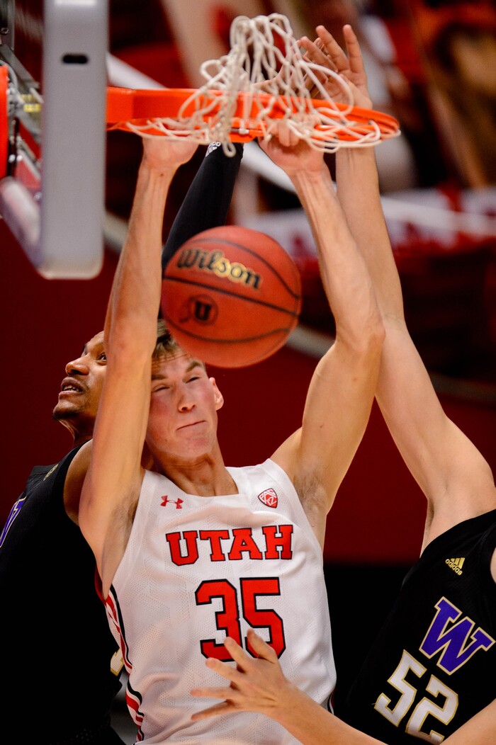 (Trent Nelson | The Salt Lake Tribune) Utah's Branden Carlson dunks the ball as Utah hosts Washington, NCAA basketball in Salt Lake City on Thursday, Dec. 3, 2020.