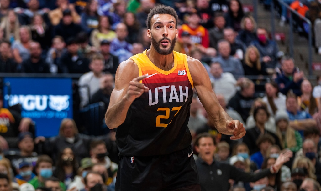 (Rick Egan | The Salt Lake Tribune) Utah Jazz Utah Jazz head coach Quin Snyder reacts along with Rudy Gobert (27) after the official failed to call a foul, in NBA action between the Utah Jazz and the New Orleans Pelicans, at Vivint Arena, in Salt Lake City, on Friday, Nov. 26, 2021.