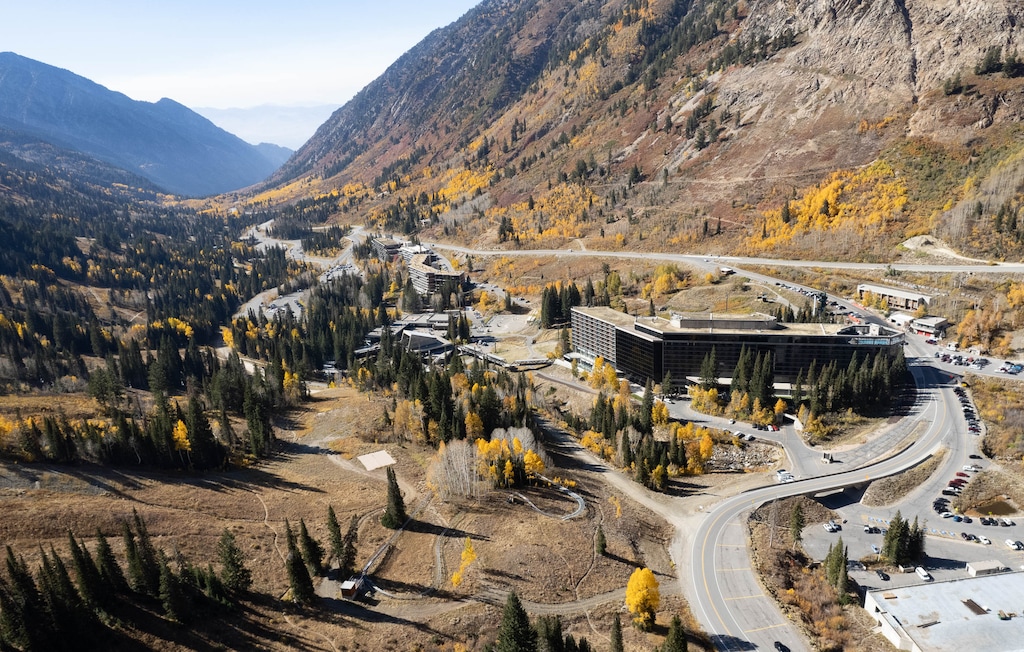 (Francisco Kjolseth | The Salt Lake Tribune) The proposed gondola stop at Snowbird is planned adjacent to the Cliff Lodge along E. Bypass Road, below right, pictured in Little Cottonwood Canyon on Thursday, Oct. 20, 2022.