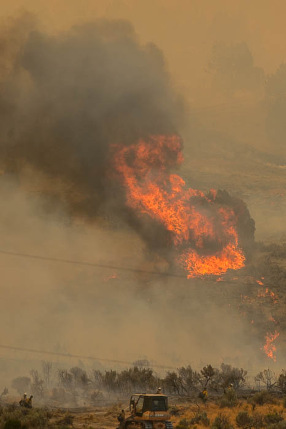 (Trent Nelson | The Salt Lake Tribune) The Coal Hollow Fire burns along Highway 6 in Utah County, Thursday Aug. 9, 2018.