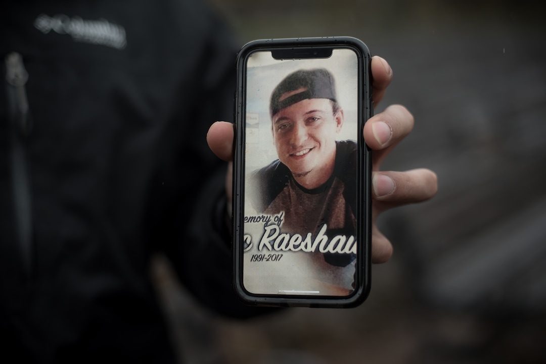 (Caroline Yang | The Washington Post) Erick Borrome shows a photo of his best friend, Alec Smith, who died in 2017 from diabetic ketoacidosis.
