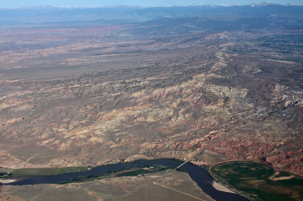 (Courtesy photo by Taylor McKinnon, Center for Biological Diversity/EcoFlight) The Bureau of Land Management proposed leasing 2,100 acres on Asphalt Ridge, pictured here in Utah’s Uinta Basin southwest of Vernal, for tar sands extraction. On Dec. 11, however, the agency suspended its approval process after learning that the project’s applicant is a BLM contract employee.