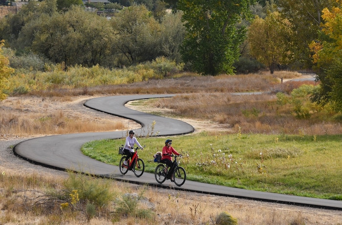 (Francisco Kjolseth  |  The Salt Lake Tribune) People recreate on the Jordan River Parkway in South Jordan on Friday, Oct. 2, 2020.
