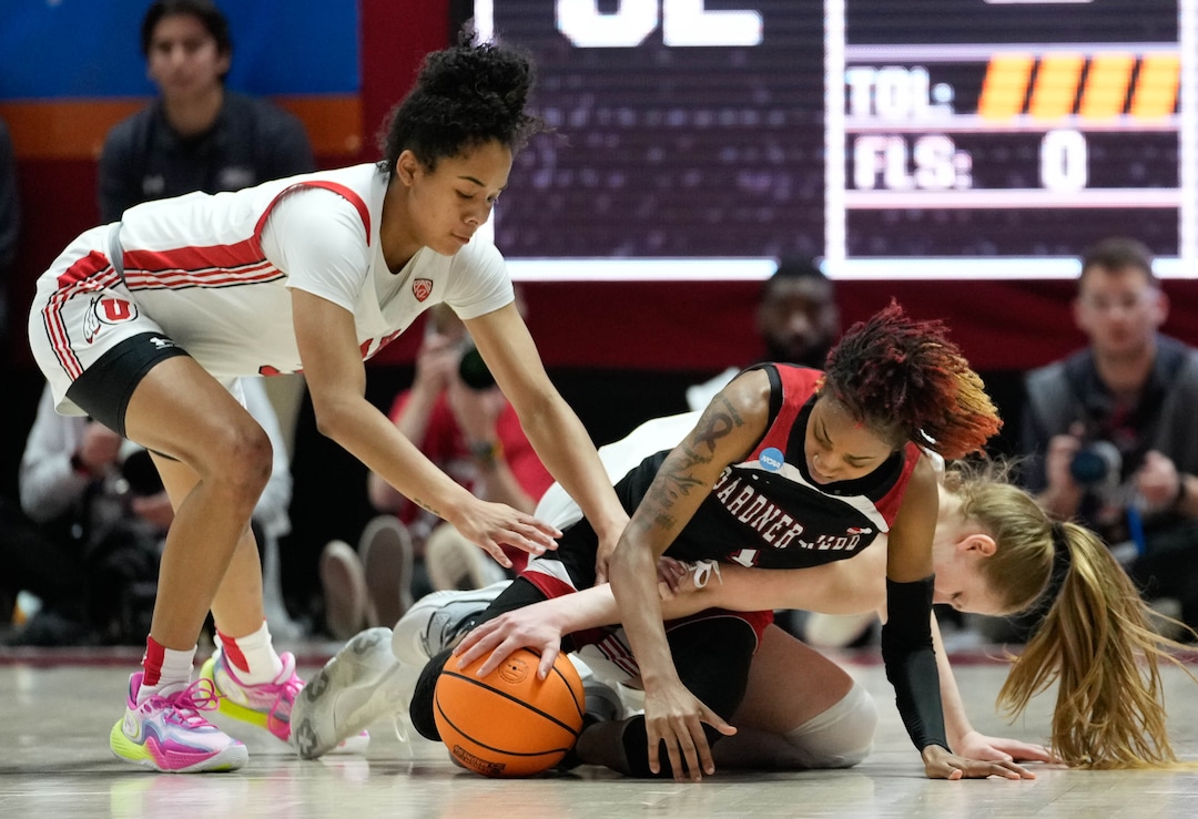 (Francisco Kjolseth | The Salt Lake Tribune) Gardner-Webb Runnin' Bulldogs guard Ki'Ari Cain (1) battles for possession with Utah Utes guard Lani White (3) and Utah Utes guard Gianna Kneepkens (5) of a first-round college basketball game in the NCAA Tournament, Friday, March 17, 2023, in Salt Lake City, Utah.