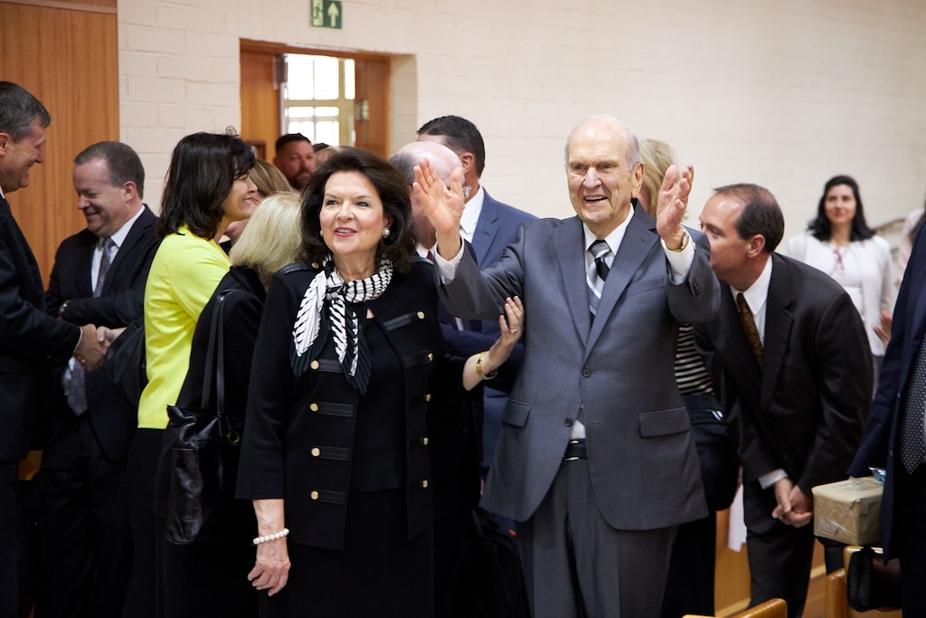 (Photo courtesy of The Church of Jesus Christ of Latter-day Saints)
President Russell M. Nelson and his wife, Wendy, greet missionaries at a devotional Friday, Aug. 30, 2019, in Brasilia, Brazil.