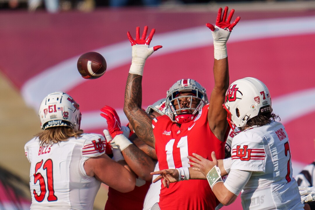 (Trent Nelson  |  The Salt Lake Tribune) Utah Utes quarterback Cameron Rising (7) throws a touchdown pass to Utah Utes wide receiver Britain Covey (18) as the Utah Utes face the Ohio State Buckeyes at the Rose Bowl in Pasadena, Calif., on Saturday, Jan. 1, 2022.